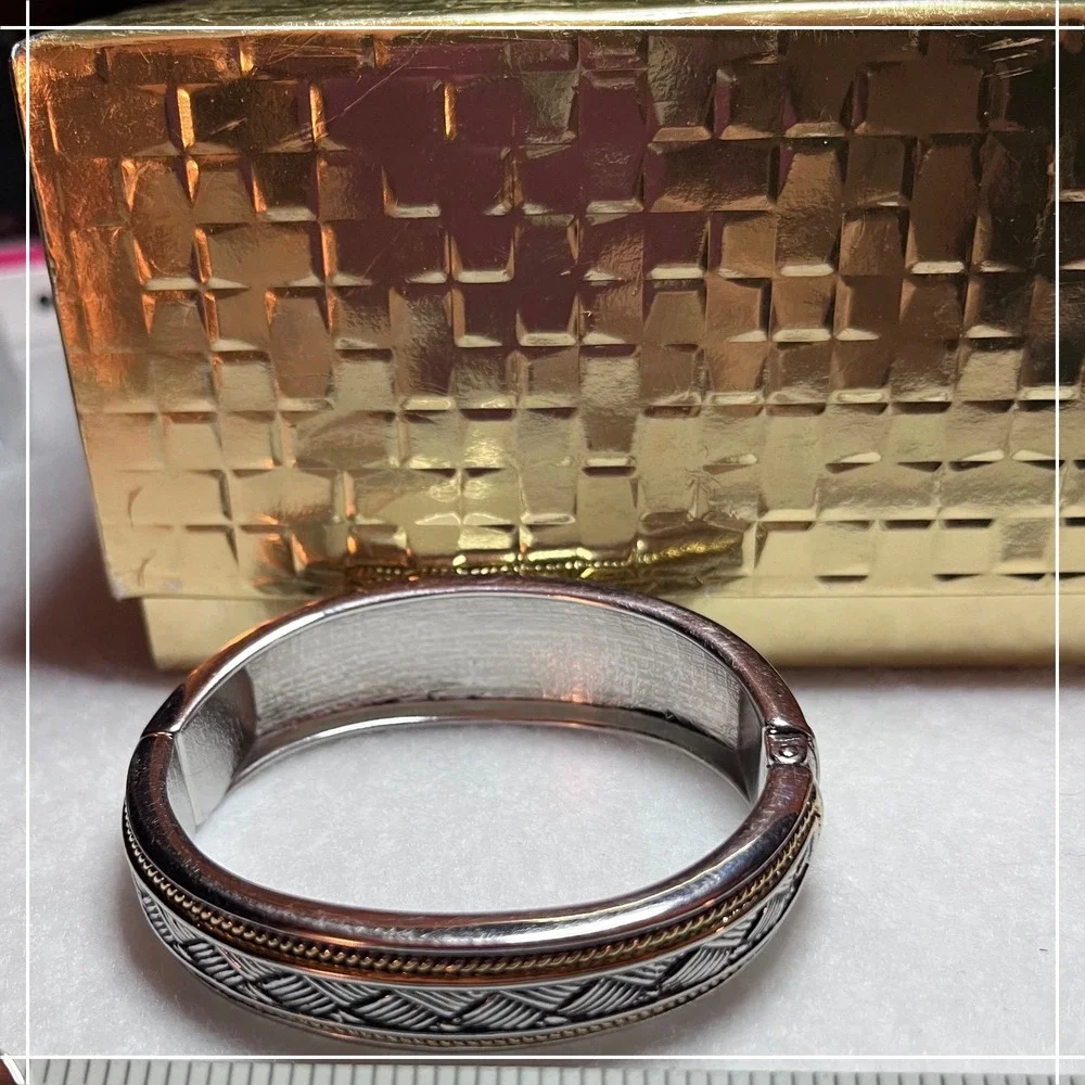 Unbranded Basketweave Hinged Bangle Bracelet Women OS Silver Gold ExcellentWoven